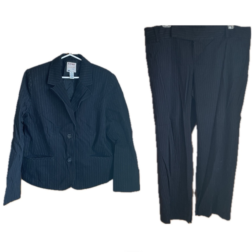 Old Navy 2-piece Business Suit, Black pinstripe, size 2X & 20 (low waist)